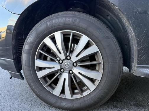 2019 Nissan Pathfinder SL