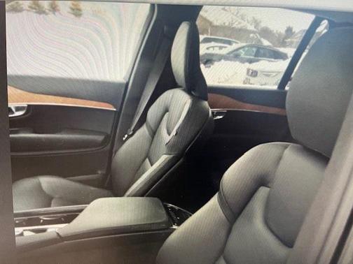 2023 Volvo XC90 Recharge Plug-In Hybrid T8 Plus 6-Seater