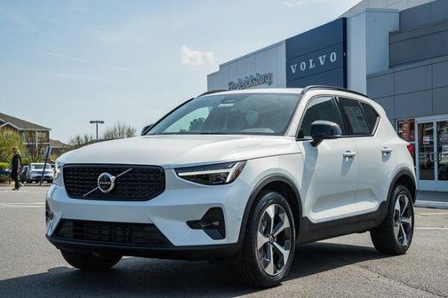 Crystal White 2026 Volvo XC40 Plus, B5 AWD Gas (mild hybrid), Dark