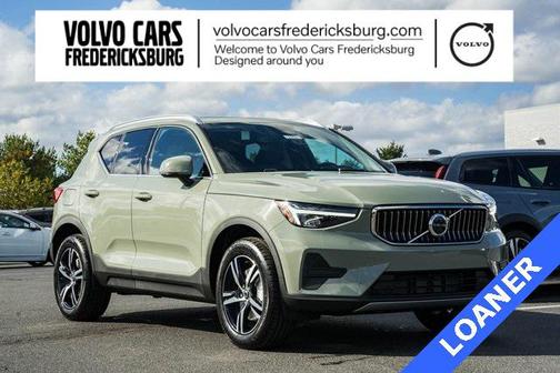 2025 Volvo XC40 B5 Core Bright Theme