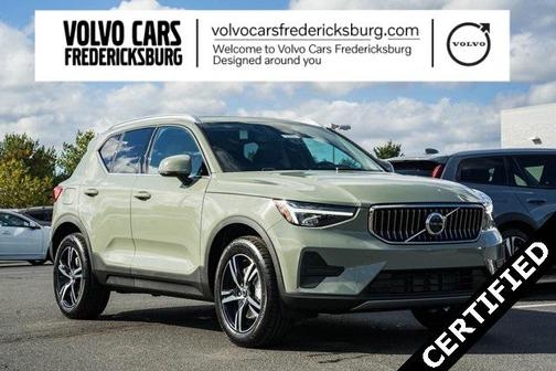 2025 Volvo XC40 B5 Core Bright Theme
