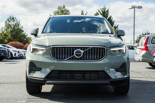 2025 Volvo XC40 B5 Core Bright Theme