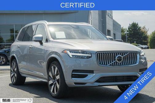 Silver Dawn Metallic 2023 Volvo XC90 Recharge Plug-In Hybrid T8 Ultimate 6-Seater