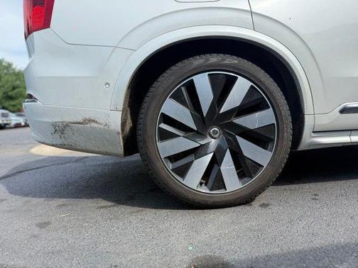 Crystal White Metallic 2023 Volvo XC90 Recharge Plug-In Hybrid T8 Ultimate Bright Theme 7-Seater