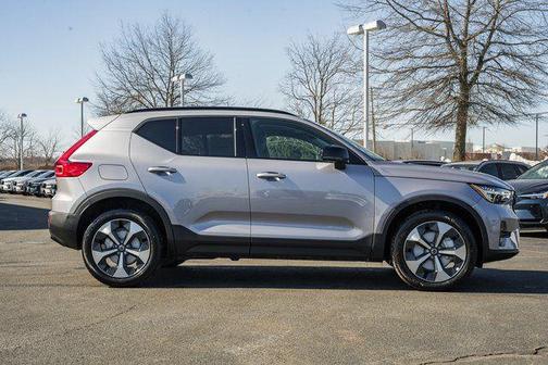 2026 Volvo XC40 Plus, B5 AWD Gas (mild hybrid), Dark