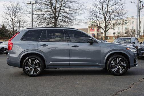 2022 Volvo XC90 Recharge Plug-In Hybrid T8 R-Design 7 Passenger
