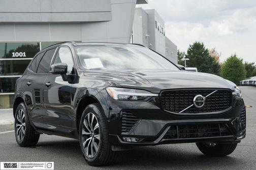 Onyx Black Metallic 2025 Volvo XC60 B5 Plus