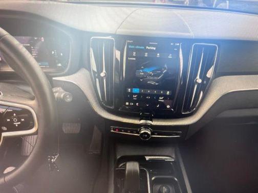 Onyx Black Metallic 2025 Volvo XC60 B5 Plus