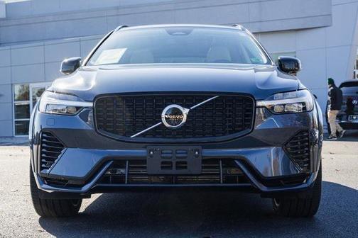 2024 Volvo XC60 Recharge Plug-In Hybrid T8 Ultimate Dark Theme