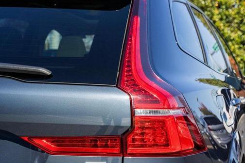 2024 Volvo XC60 Recharge Plug-In Hybrid T8 Ultimate Dark Theme