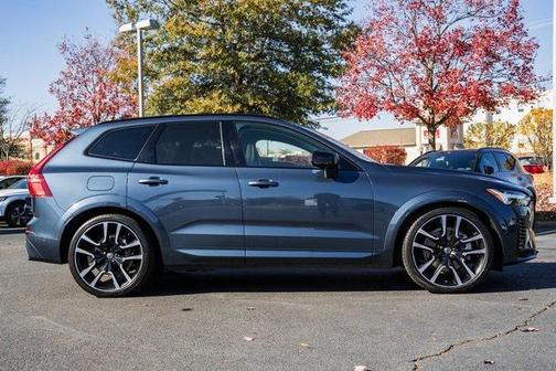 2024 Volvo XC60 Recharge Plug-In Hybrid T8 Ultimate Dark Theme