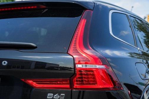 2022 Volvo XC60 B6 Inscription