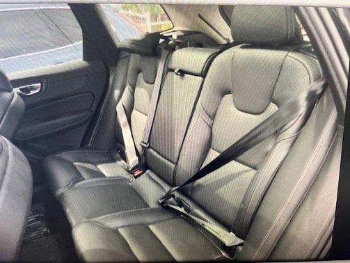 2022 Volvo XC60 B6 Inscription