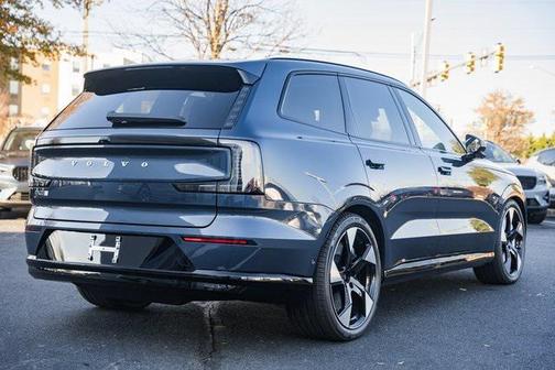 2025 Volvo EX90 Twin Motor Performance Ultra 6-Seater
