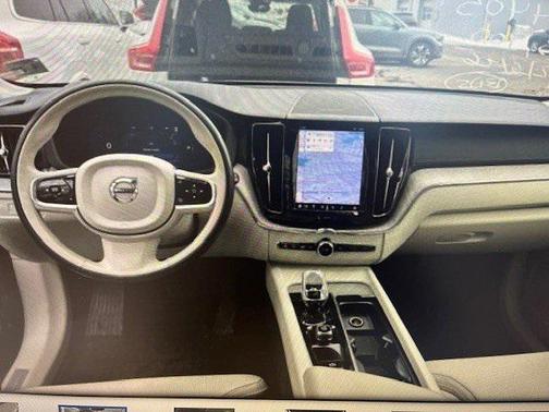 2023 Volvo XC60 Recharge Plug-In Hybrid T8 Ultimate Bright Theme