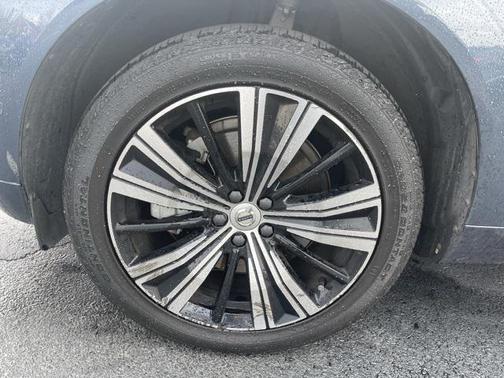 2023 Volvo XC60 Recharge Plug-In Hybrid T8 Plus Bright Theme