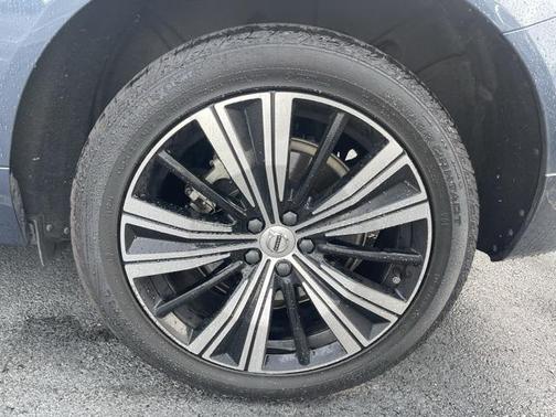 2023 Volvo XC60 Recharge Plug-In Hybrid T8 Plus Bright Theme
