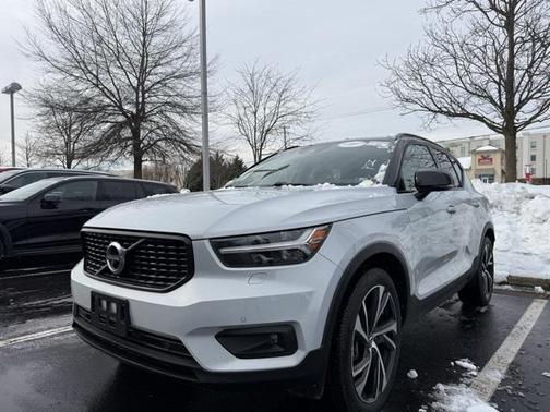 2020 Volvo XC40 T5 R-Design