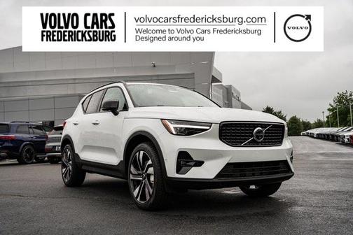 2025 Volvo XC40 B5 Ultra Dark Theme
