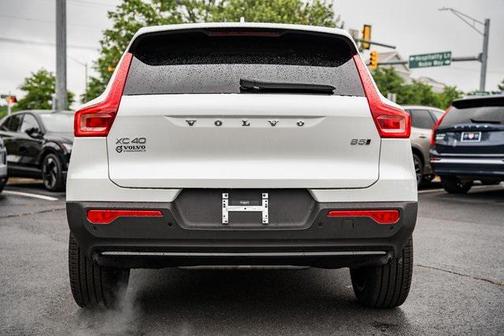 2025 Volvo XC40 B5 Ultra Dark Theme