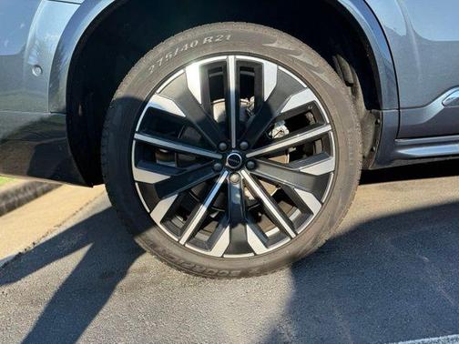 Denim Blue Metallic 2025 Volvo XC90 Plug-In Hybrid T8 Ultra 6-Seater