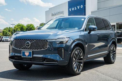 Denim Blue Metallic 2025 Volvo XC90 Plug-In Hybrid T8 Ultra 6-Seater