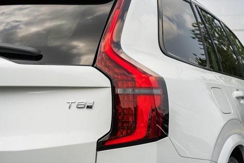2026 Volvo XC90 Plug-In Hybrid T8 Ultra Dark Theme 7-Seater