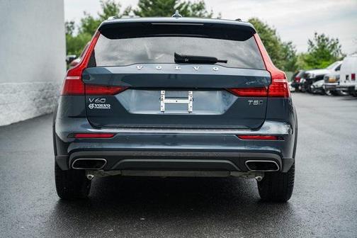 2022 Volvo V60 Cross Country T5