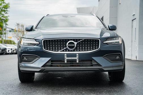 2022 Volvo V60 Cross Country T5