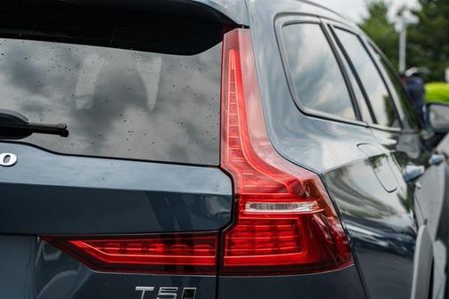 2022 Volvo V60 Cross Country T5