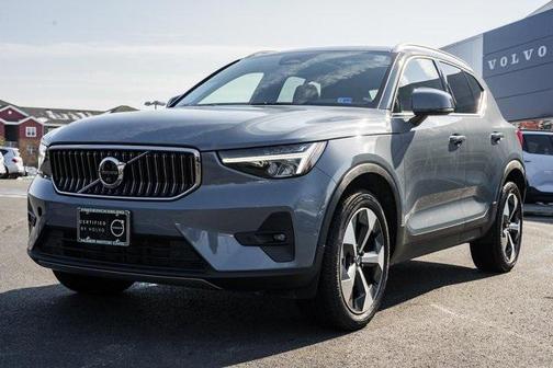 2023 Volvo XC40 B5 Plus Bright Theme