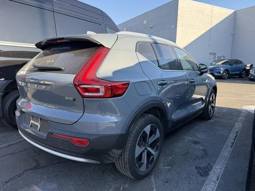 2023 Volvo XC40 B5 Plus Bright Theme