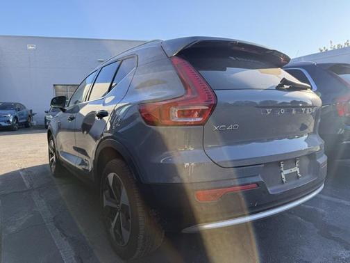 2023 Volvo XC40 B5 Plus Bright Theme
