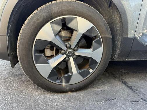 2023 Volvo XC40 B5 Plus Bright Theme