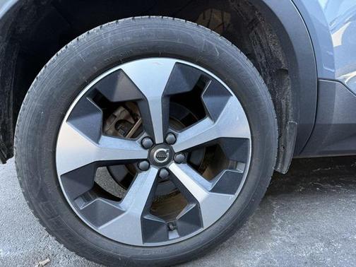 2023 Volvo XC40 B5 Plus Bright Theme