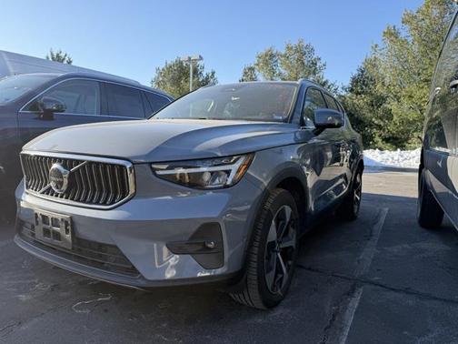 2023 Volvo XC40 B5 Plus Bright Theme