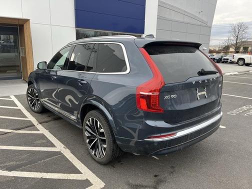 2025 Volvo XC90 B6 Plus 7-Seater