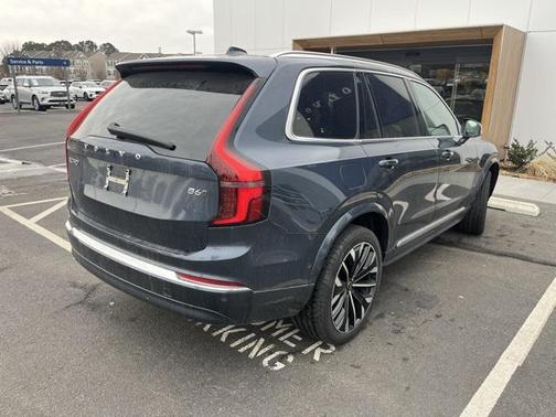 2025 Volvo XC90 B6 Plus 7-Seater