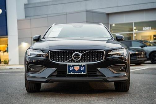 2023 Volvo V60 Cross Country B5 Plus