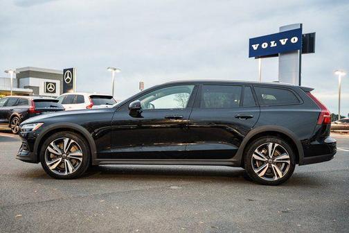 2023 Volvo V60 Cross Country B5 Plus