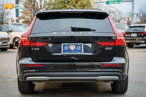 2023 Volvo V60 Cross Country B5 Plus