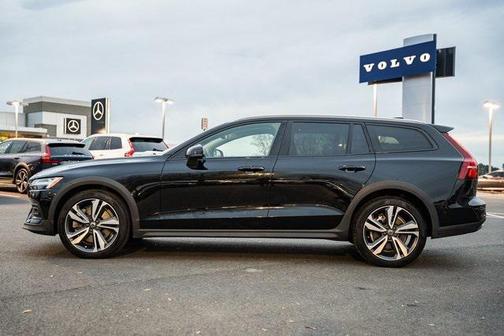 2023 Volvo V60 Cross Country B5 Plus
