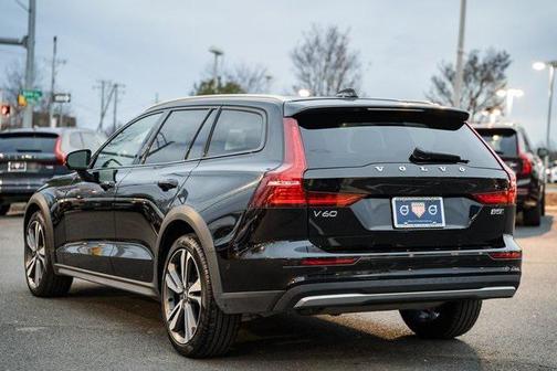 2023 Volvo V60 Cross Country B5 Plus