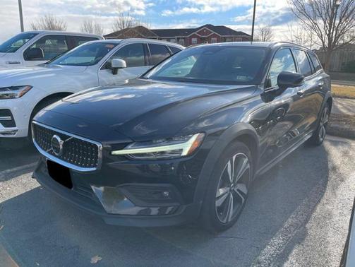 2023 Volvo V60 Cross Country B5 Plus