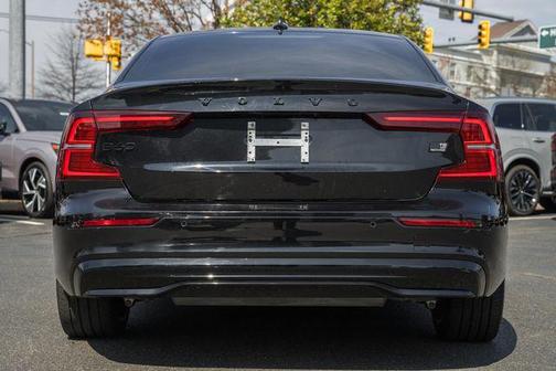 2023 Volvo S60 Recharge Plug-In Hybrid T8 Plus Black Edition