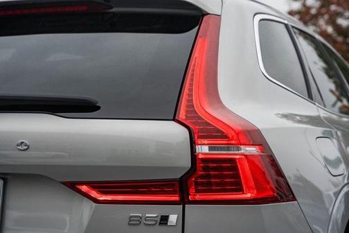 2023 Volvo XC60 B5 Ultimate Bright Theme