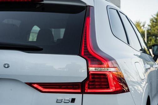 2025 Volvo XC60 B5 Plus