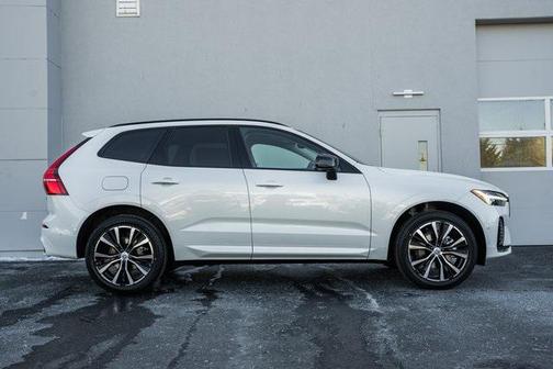 2025 Volvo XC60 B5 Plus