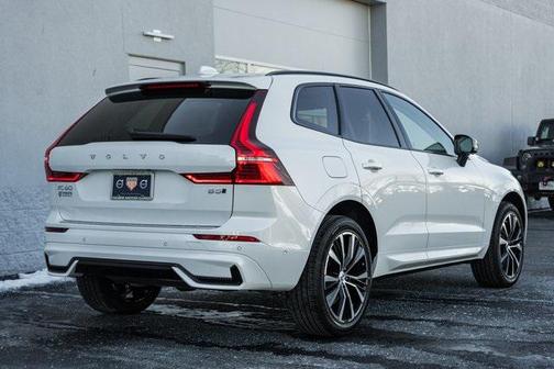 2025 Volvo XC60 B5 Plus