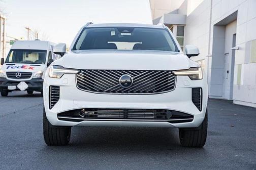 2025 Volvo XC90 Plug-In Hybrid T8 Plus 7-Seater